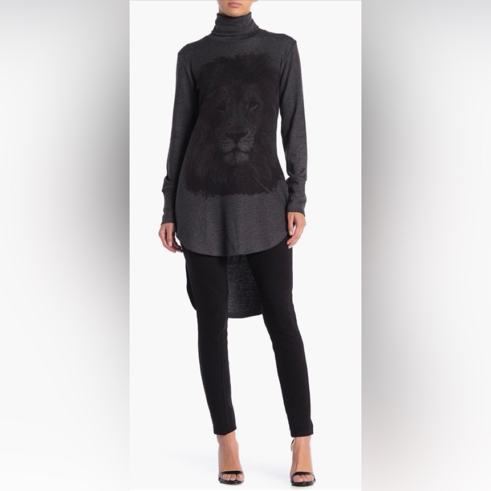 GO COUTURE Charcoal Gray Lion Graphic Longline Sweater M NWT